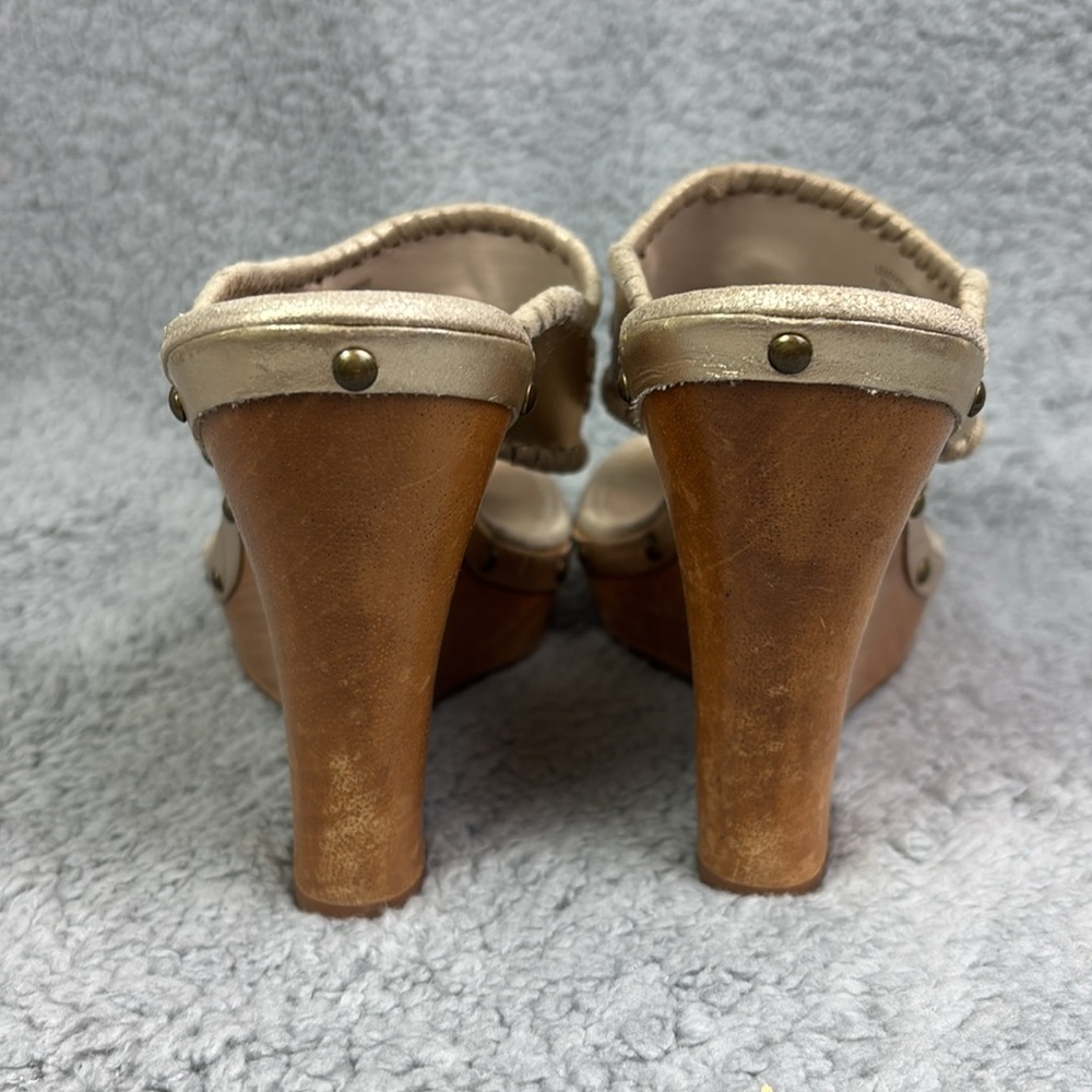 💚👖Jack Rogers Wedge Sandal Size 8 Gold with Wooden Wedge - Picture 6 of 9
